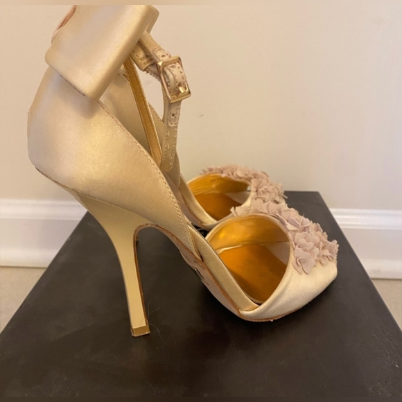 NWT Badgley Mischka Champagne Heels 7.5 - Picture 2 of 10